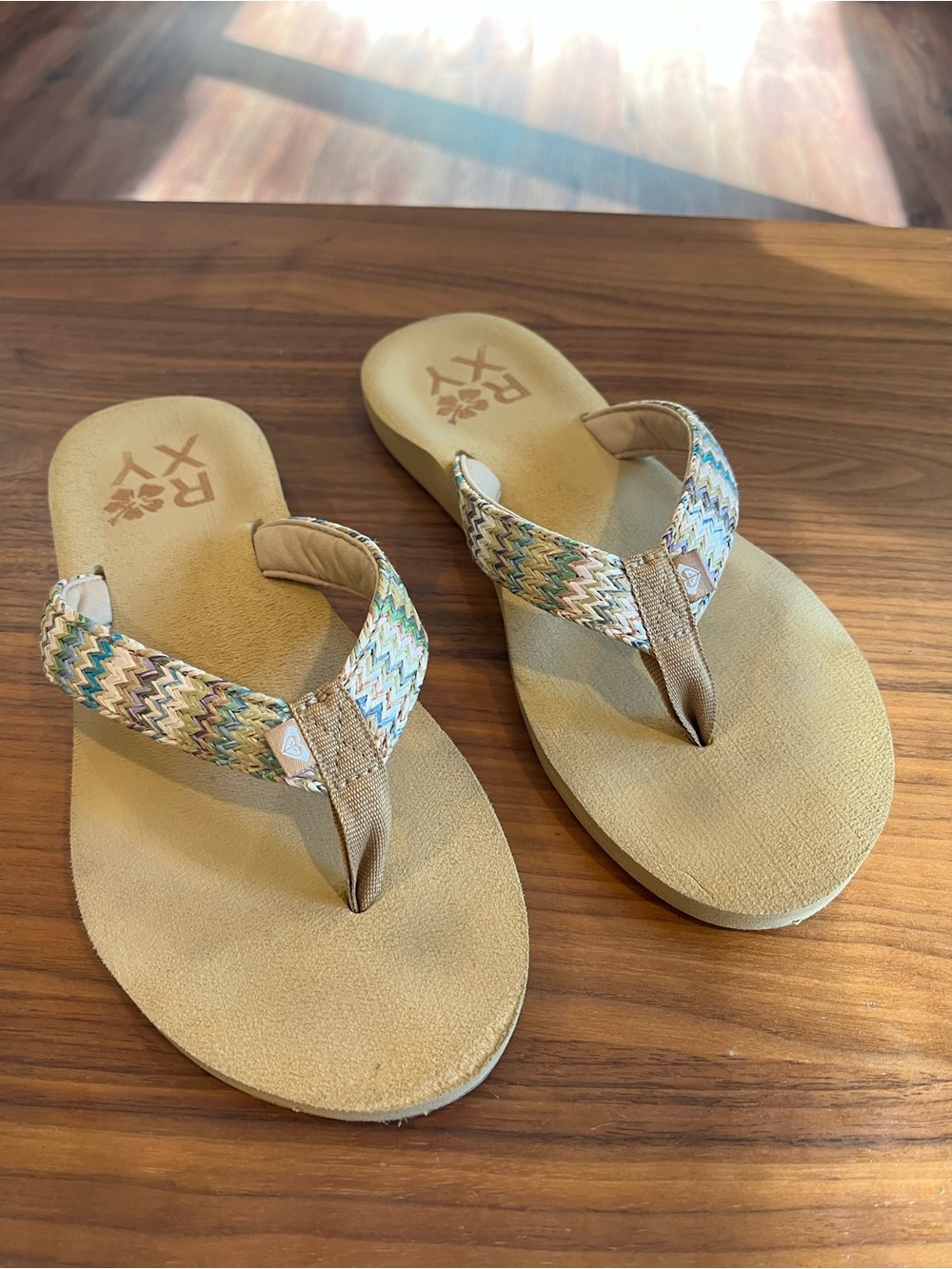 ROXY Memory Foam Flip Flop Slip On Sandals Porto beige raffia tan Women's 9